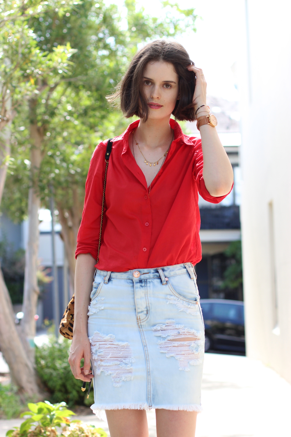 BY CHILL BLOG Ines De La fresange for uniqlo red shirt and one teaspoon ripped denim skirt
